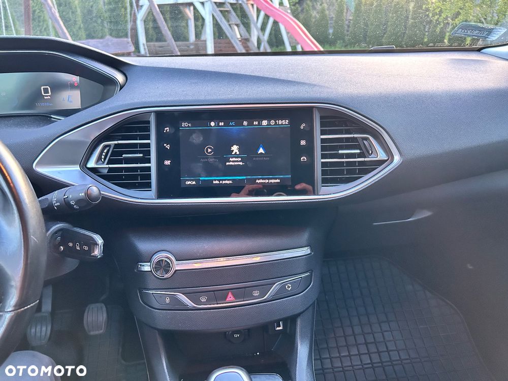 Peugeot 308 - 8
