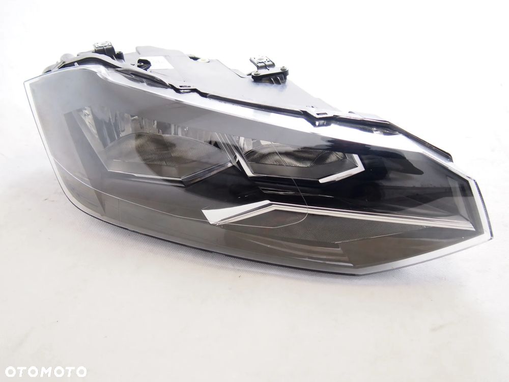 Volkswagen Polo 17r Reflektor prawy lampa prawa 2017