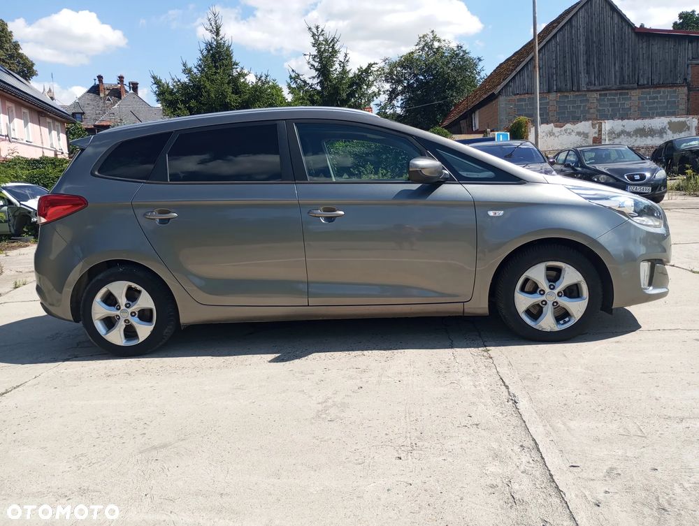 Kia Carens - 7