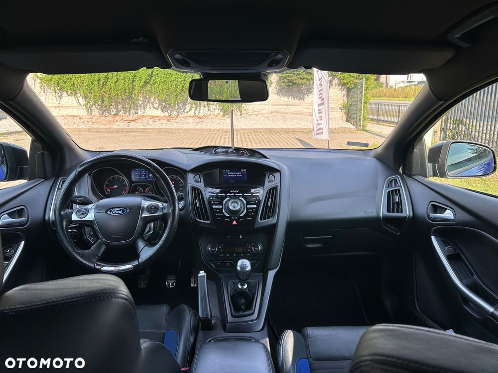 Ford Focus ST - 13