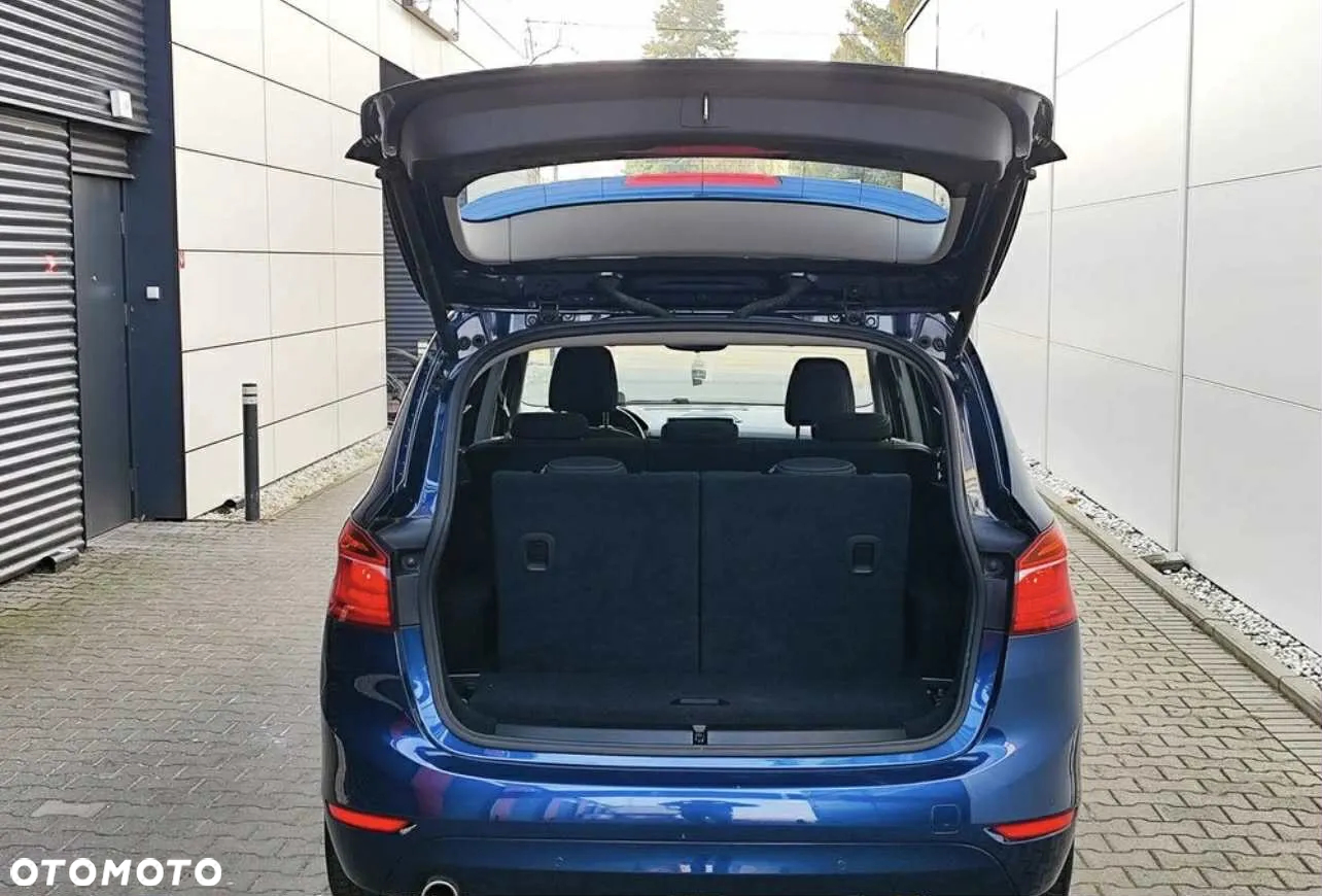 BMW Seria 2 218d - 8