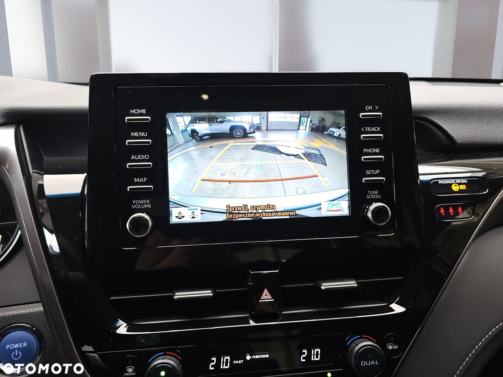 Toyota Camry 2.5 Hybrid Comfort CVT - 22