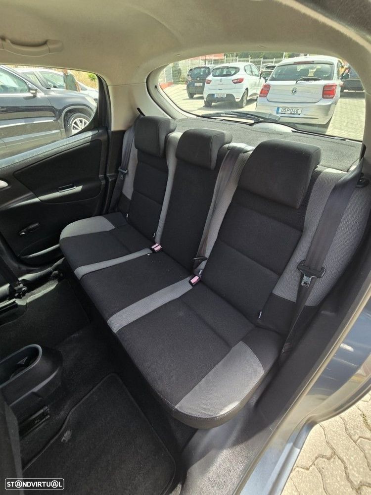 Peugeot 207 1.4 16V Trendy - 11