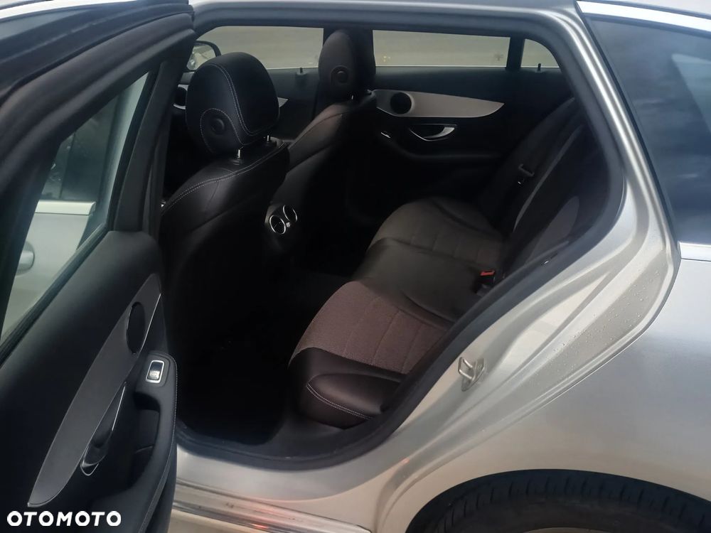 Mercedes-Benz Klasa C 200 4Matic 9G-TRONIC Avantgarde - 24