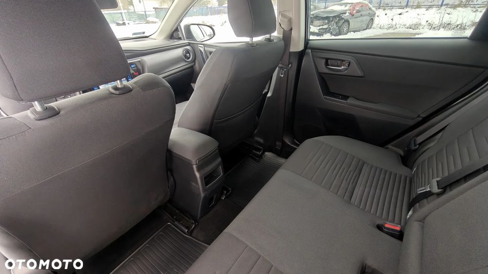 Toyota Auris 1.6 Premium Comfort - 26