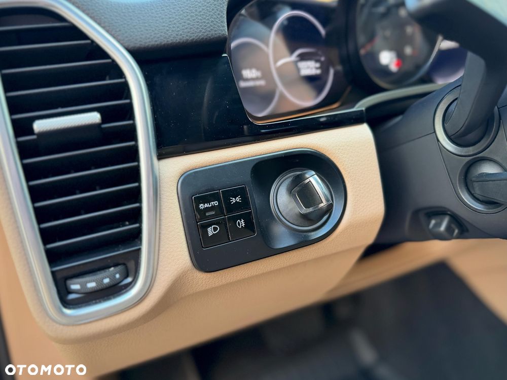 Porsche Cayenne Platinum Edition - 32