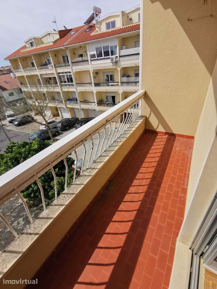 Apartamento T2 com garagem no Estoril - Grande imagem: 5/19