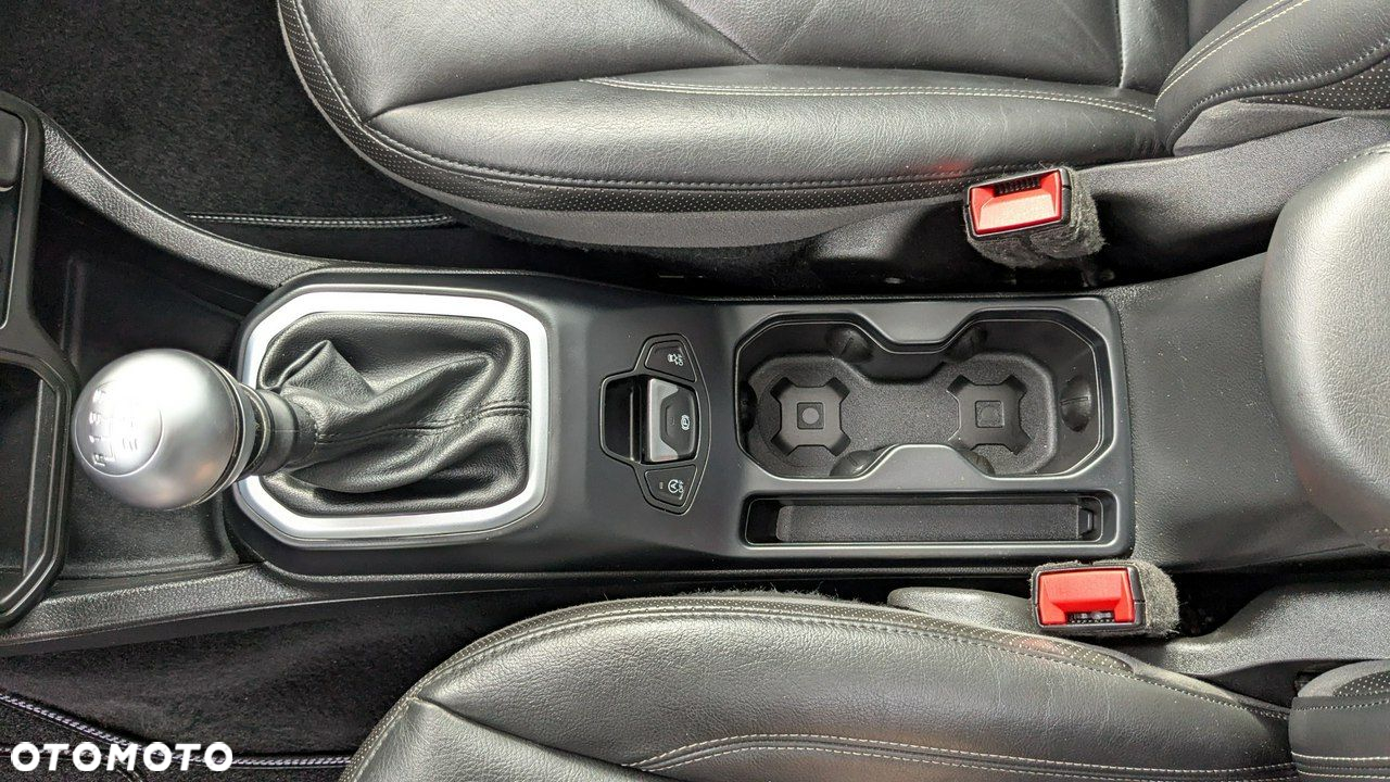 Jeep Renegade - 32