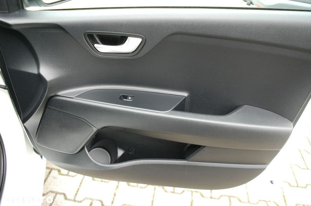 Kia Rio - 33