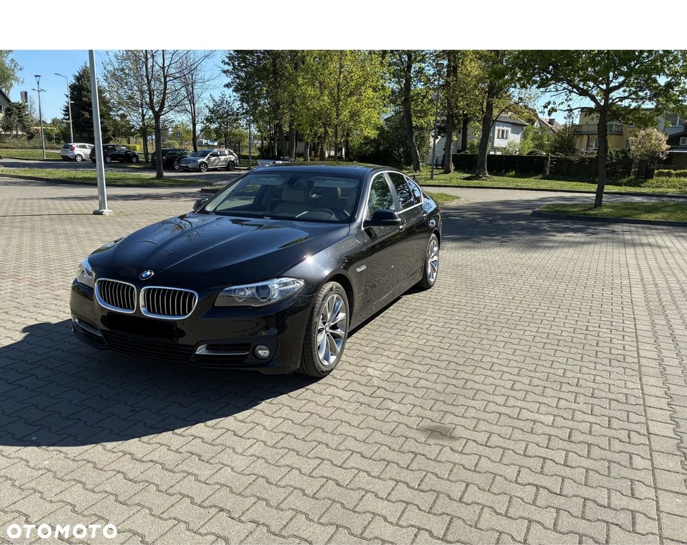 BMW Seria 5 528i Luxury Line