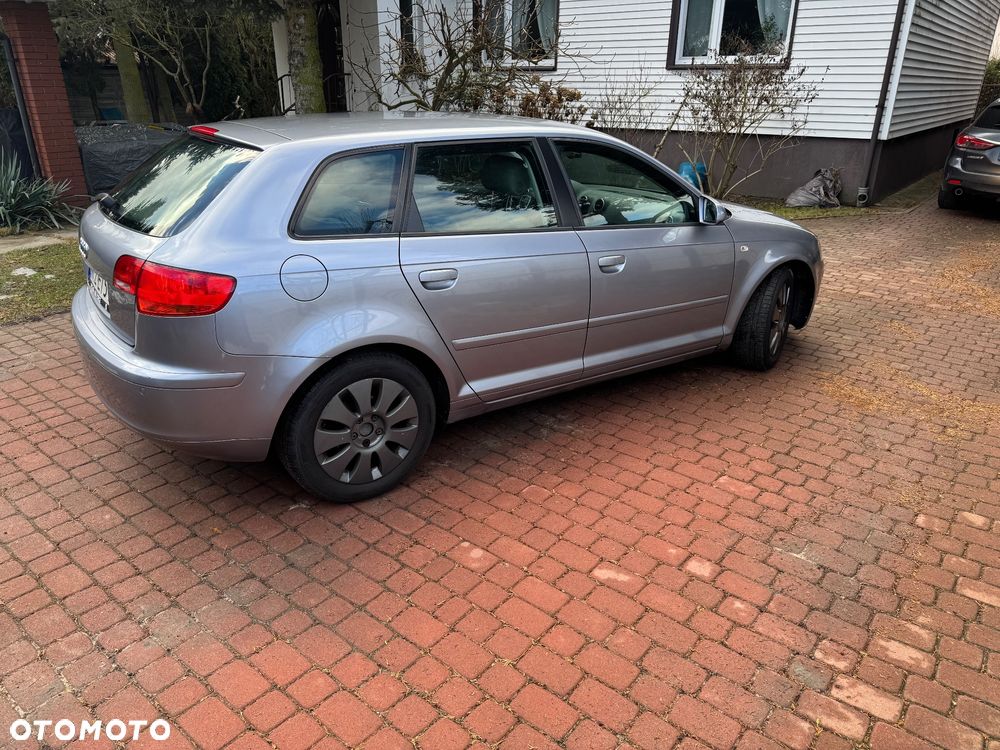 Audi A3 Sportback 1.6 FSI Ambition - 4