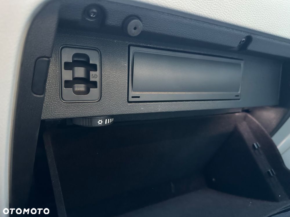 Volkswagen Passat Variant 2.0 TDI SCR DSG Elegance - 36