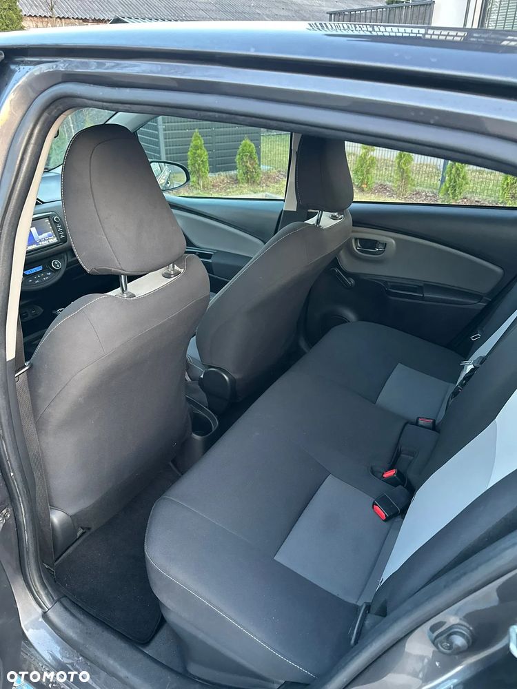 Toyota Yaris Hybrid 100 Premium - 10