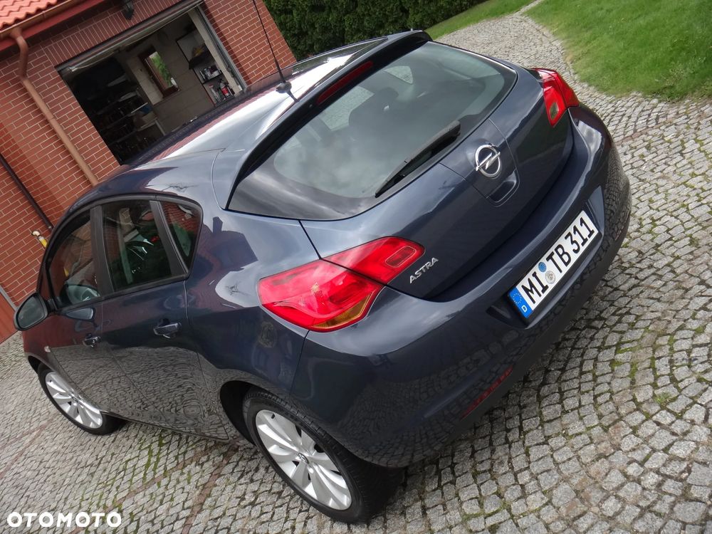 Opel Astra 1.6 Innovation - 23
