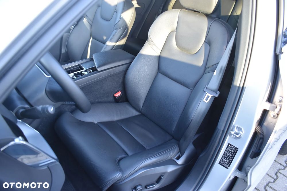 Volvo XC 60 B4 B Momentum Pro - 11