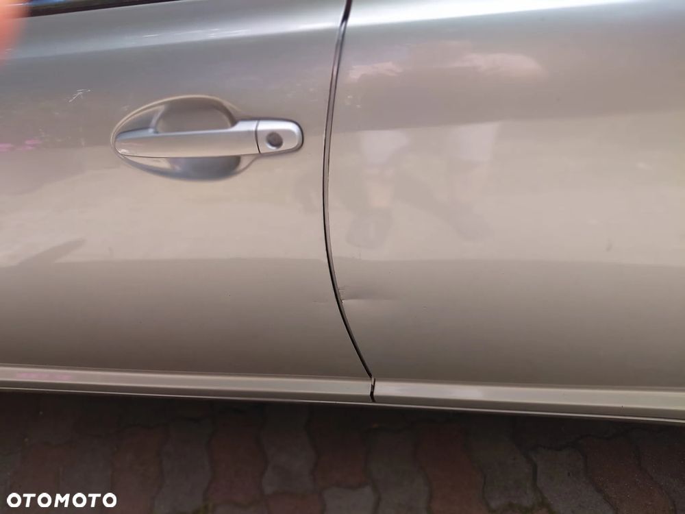 Toyota Avensis 2.2 D-4D Sol - 7