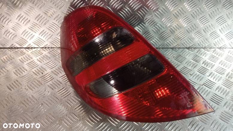 LAMPA LEWA TYLNA MERCEDES-BENZ W169 - 1