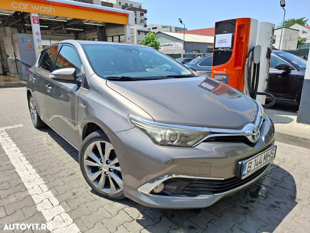 Toyota Auris 1.8 L VVT-i Hybrid Sol + - 2