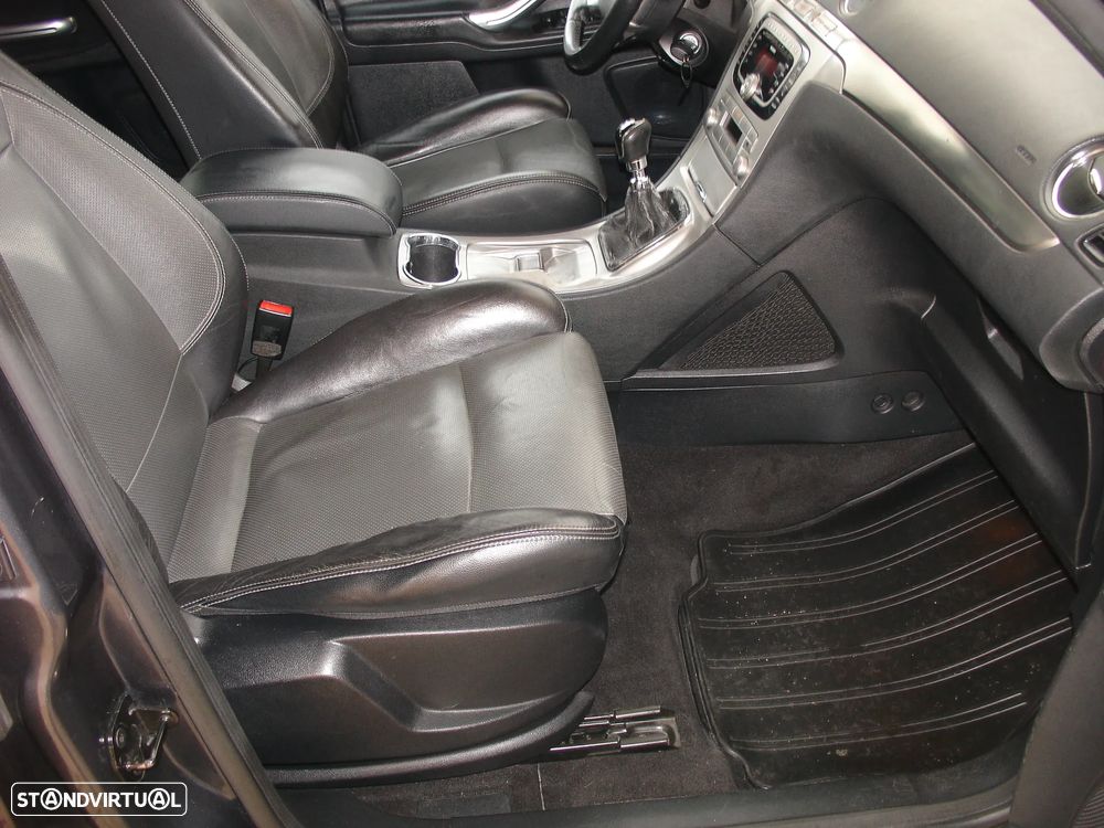 Ford S-Max 2.0 TDCi Titanium 7L - 22