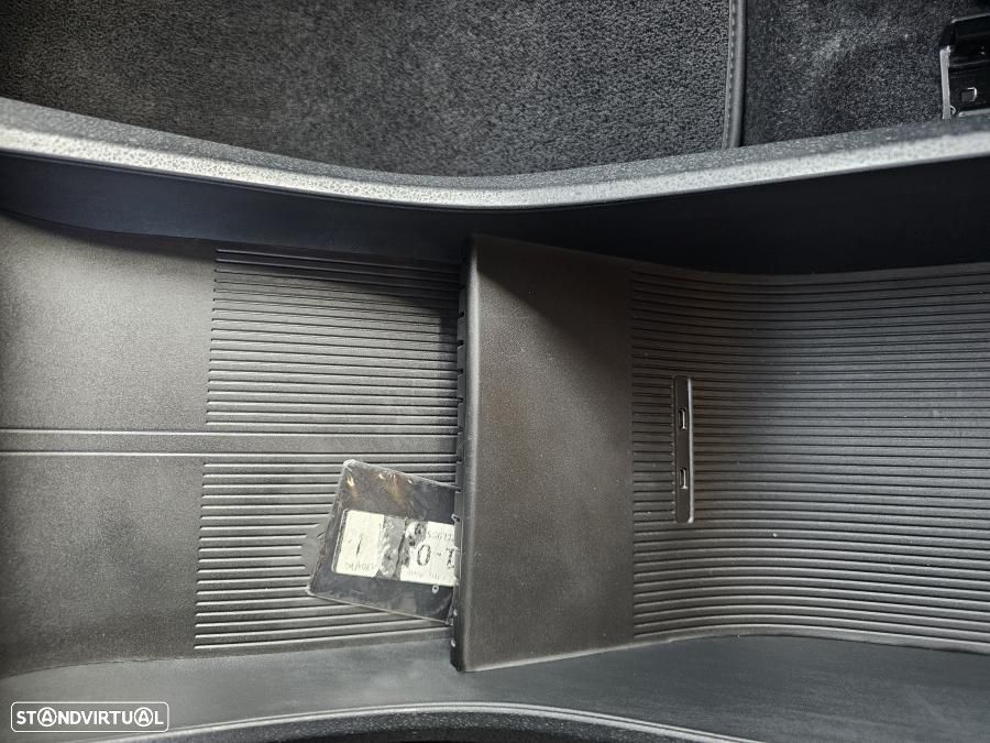 Volvo EX30 Single Motor Extended Range RWD Core - 41