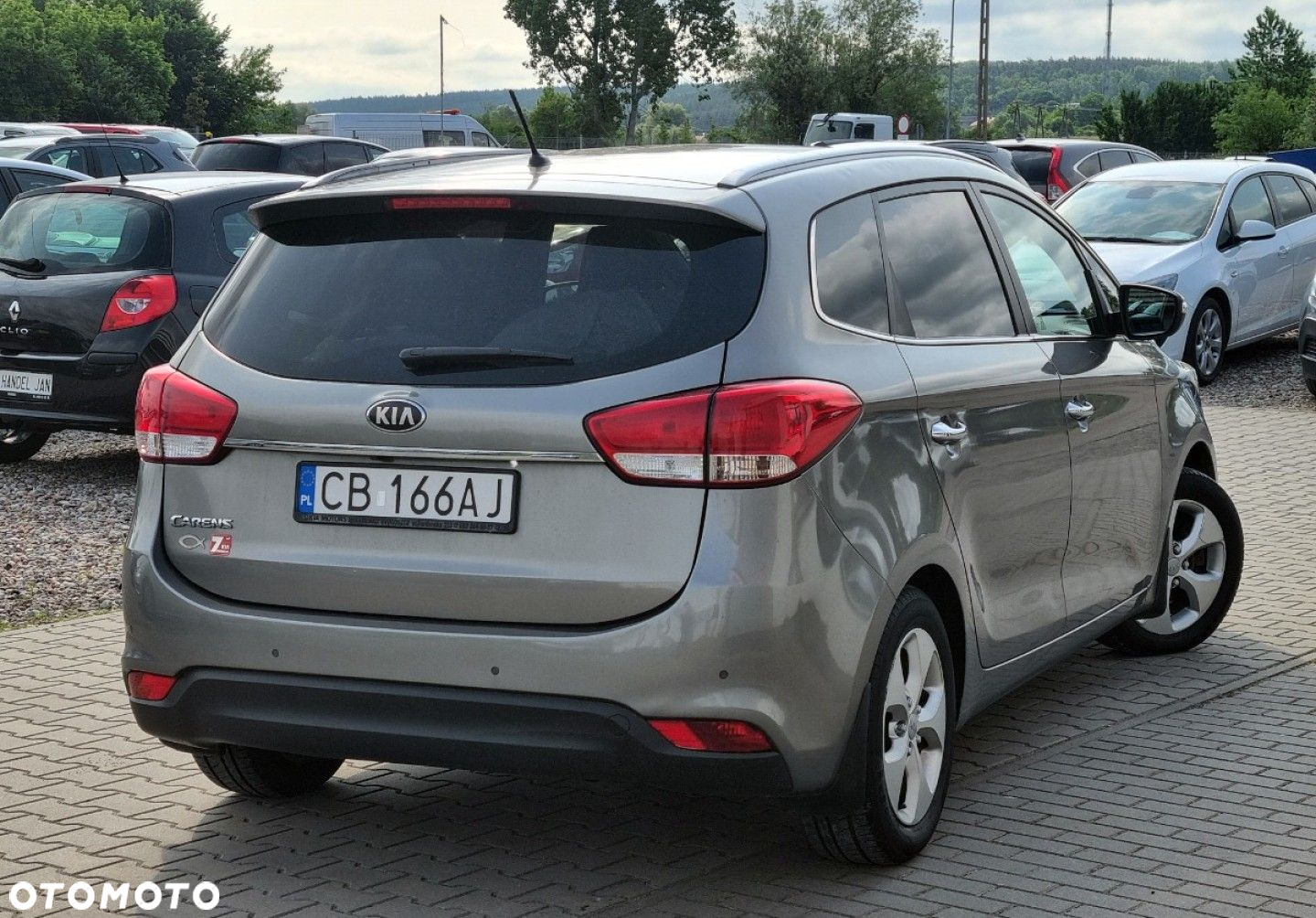 Kia Carens - 2