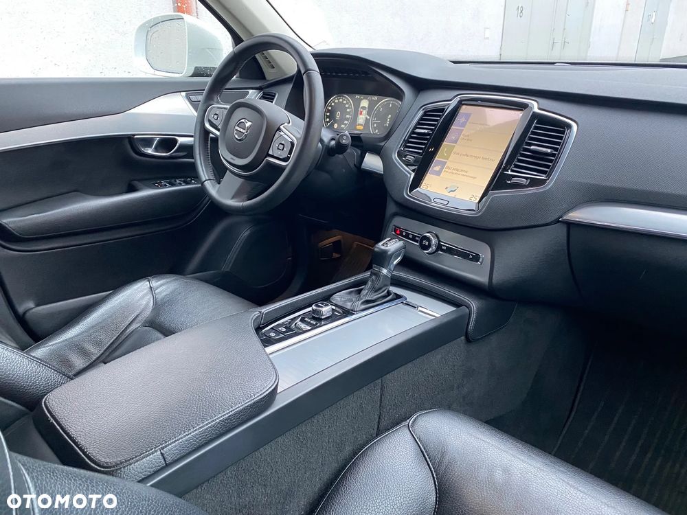 Volvo XC 90 D5 AWD Geartronic Momentum - 34