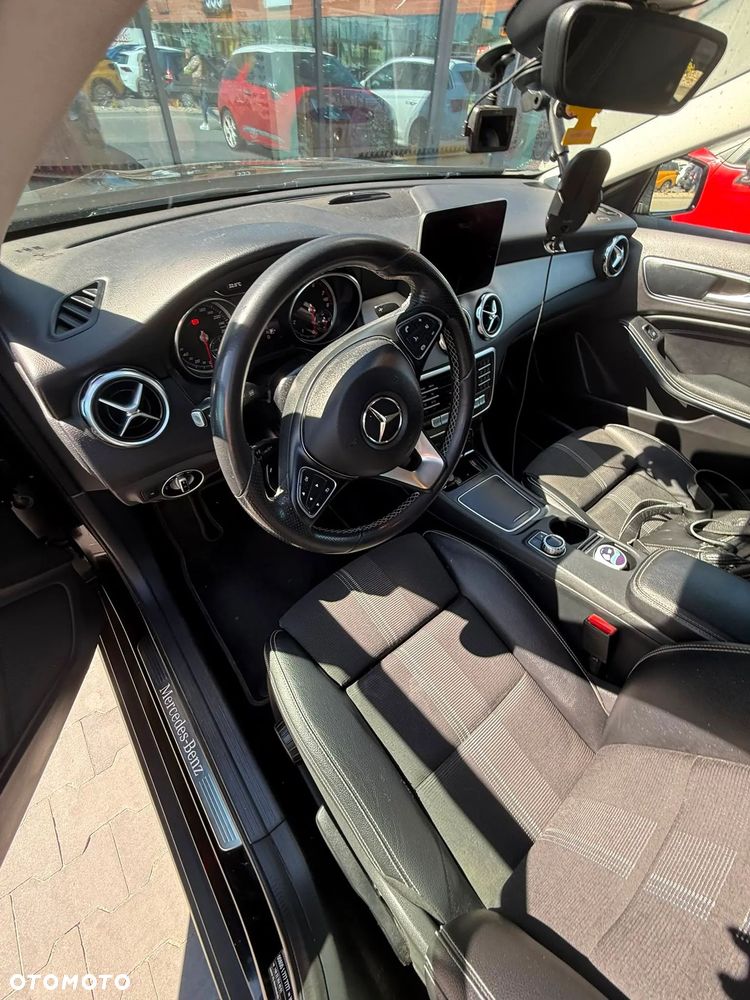Mercedes-Benz GLA 200 7G-DCT Urban - 6
