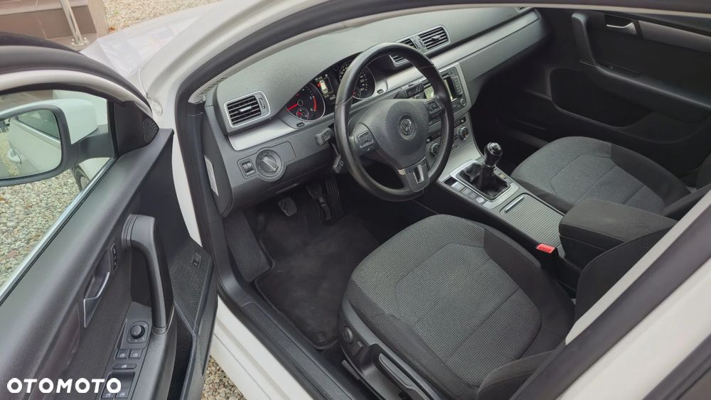 Volkswagen Passat 1.6 TDI Comfortline - 6