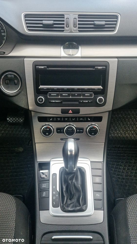 Volkswagen Passat - 14