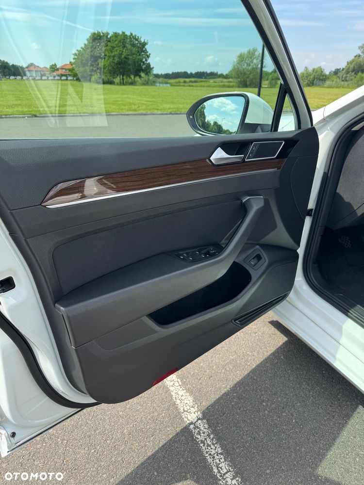 Volkswagen Passat 2.0 TDI SCR Comfortline - 11