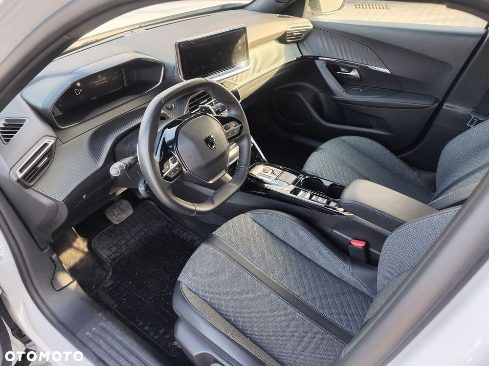 Peugeot 2008 1.2 PureTech Allure S&S EAT8 - 11