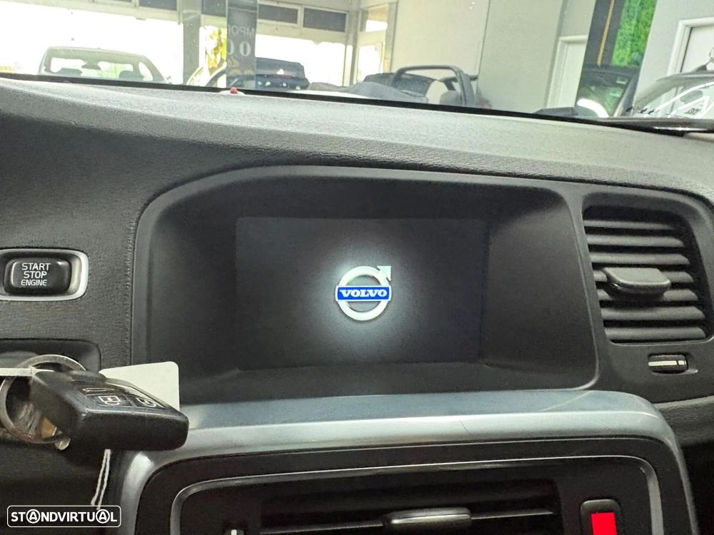 Volvo V60 2.0 D2 Summum Geartronic - 28