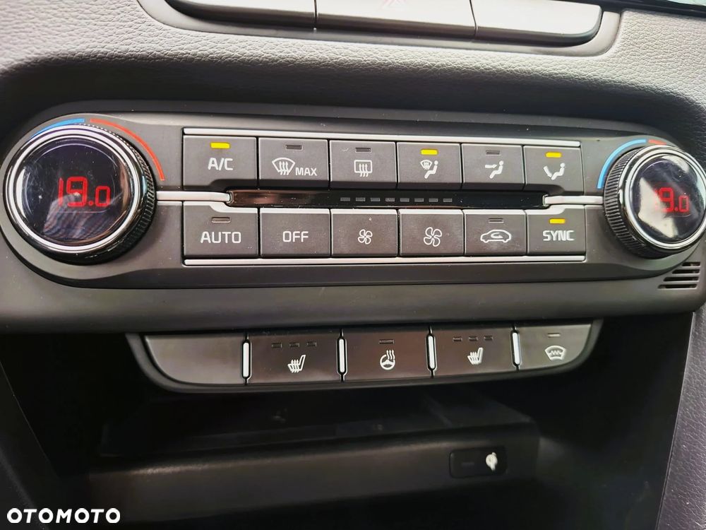 Kia XCeed 1.5 T-GDI Business Line DCT - 24