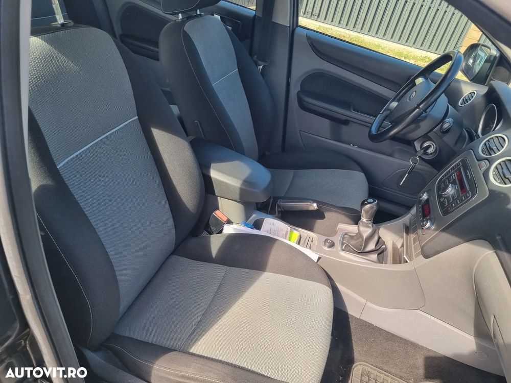 Ford Focus 1.6 TDCI DPF Ambiente - 10