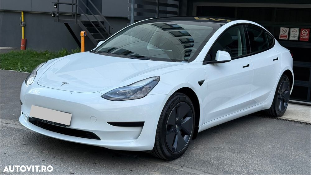 Tesla Model 3 - 2