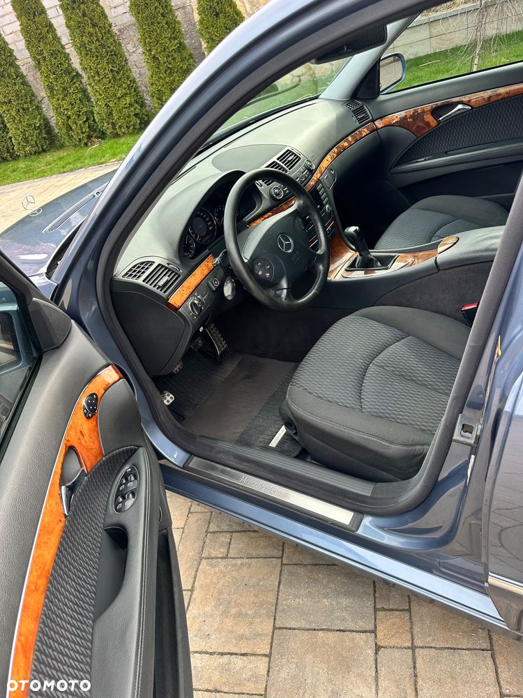 Mercedes-Benz Klasa E 240 Elegance - 36