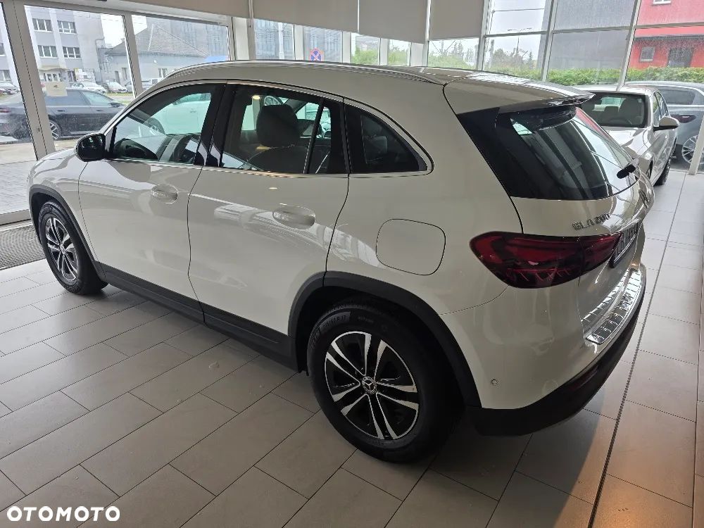 Mercedes-Benz GLA 200 Style - 2
