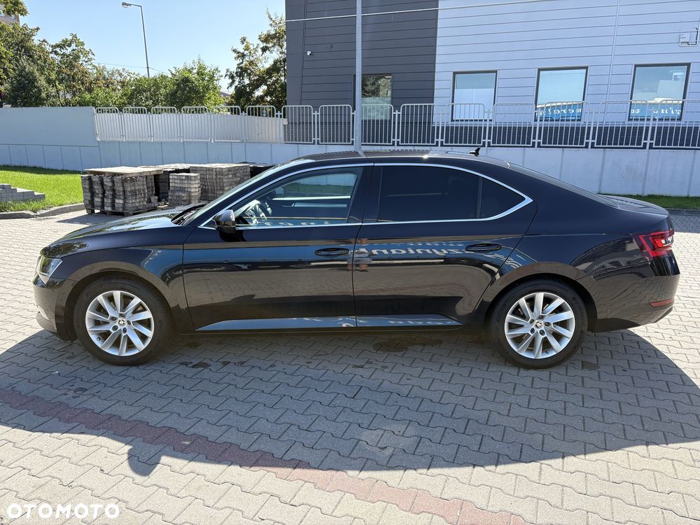 Skoda Superb 2019 photo 5