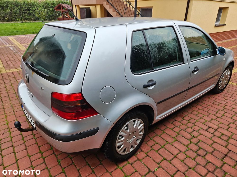 Volkswagen Golf - 6