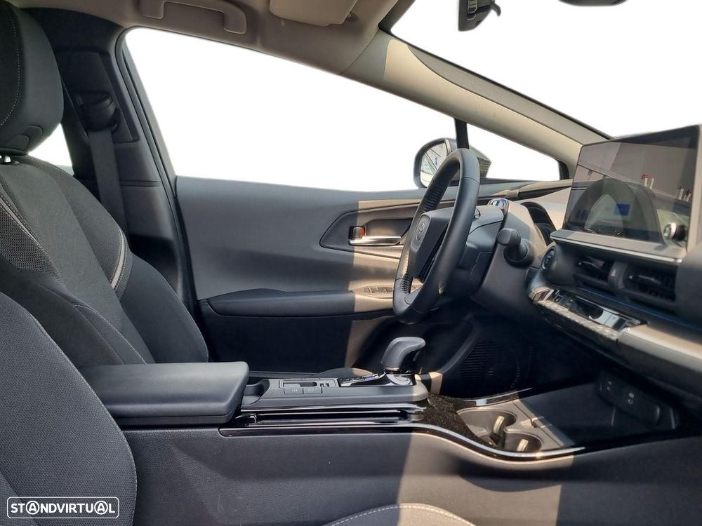 Toyota Prius 2.0 Plug-in Luxury - 7