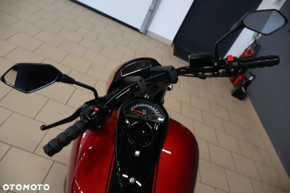 Suzuki Intruder - 8