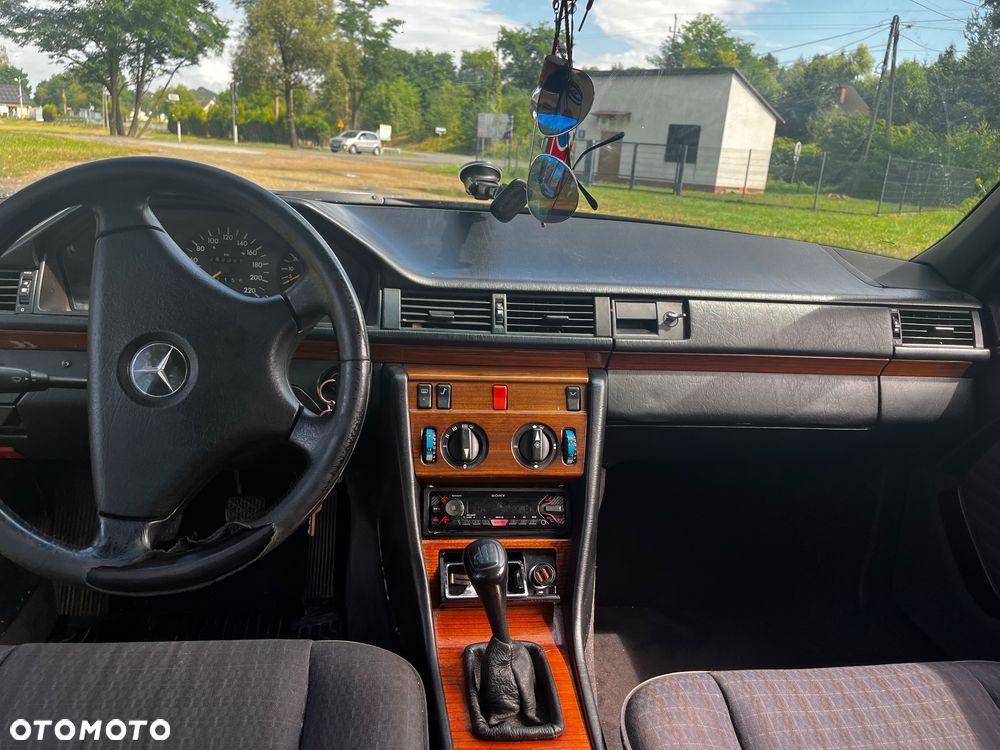 Mercedes-Benz W124 (1984-1993) - 14