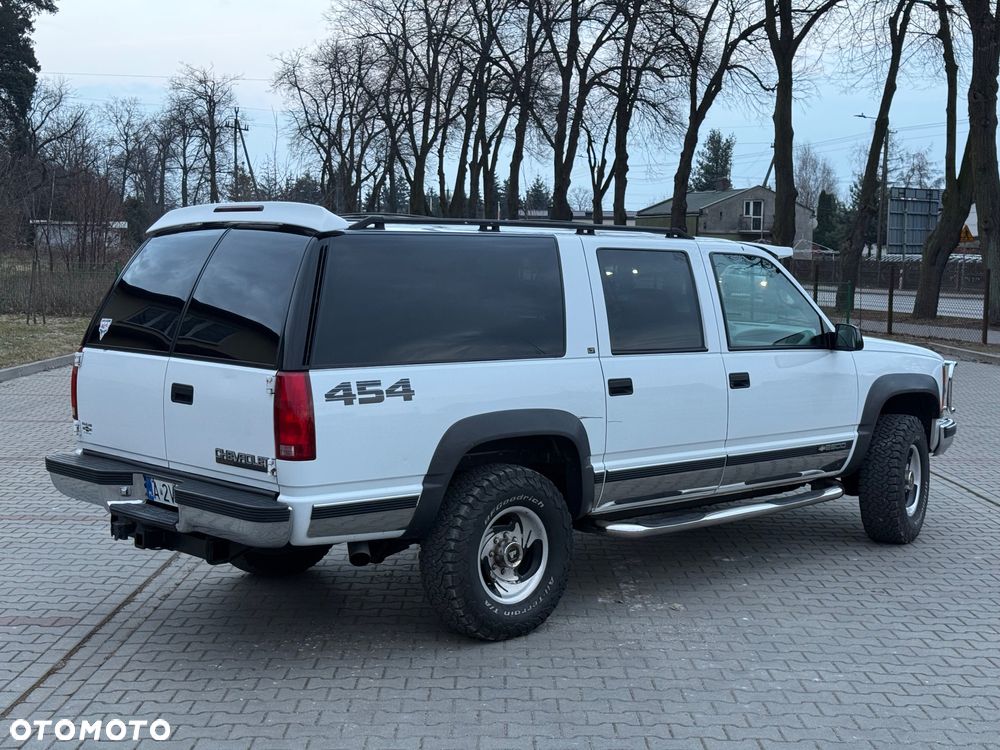 Chevrolet Suburban - 13