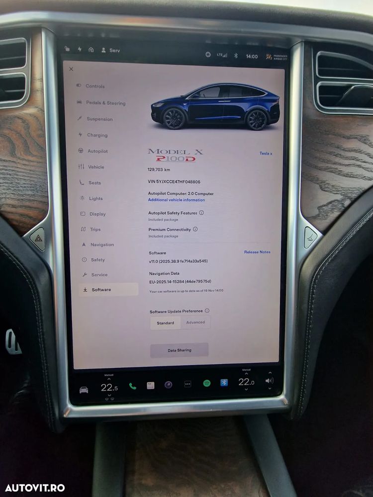 Tesla Model X - 15