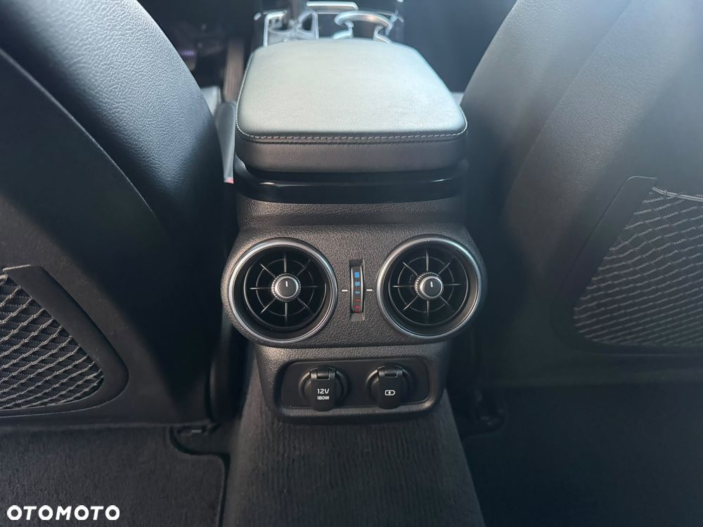 Kia Stinger - 10