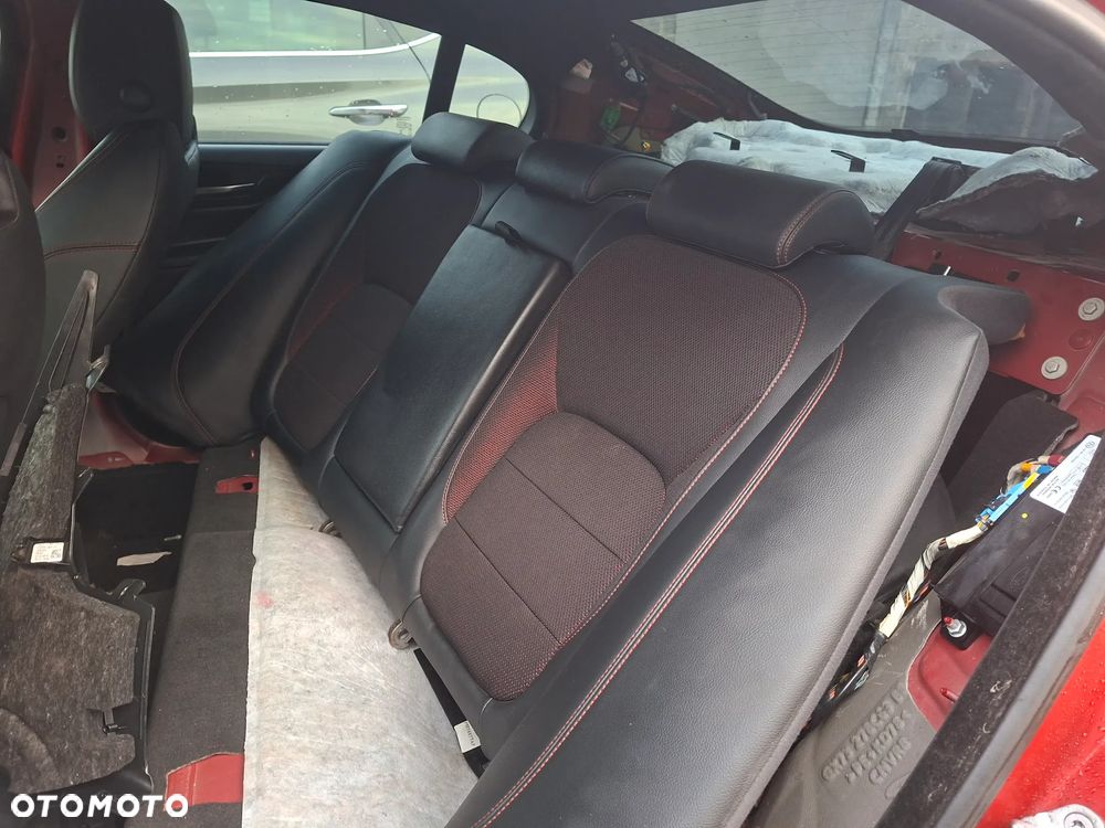 Jaguar XE 20d R-Sport - 8