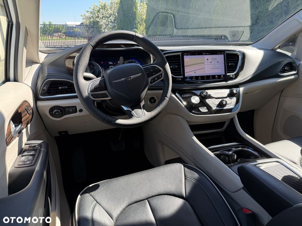 Chrysler Pacifica - 8