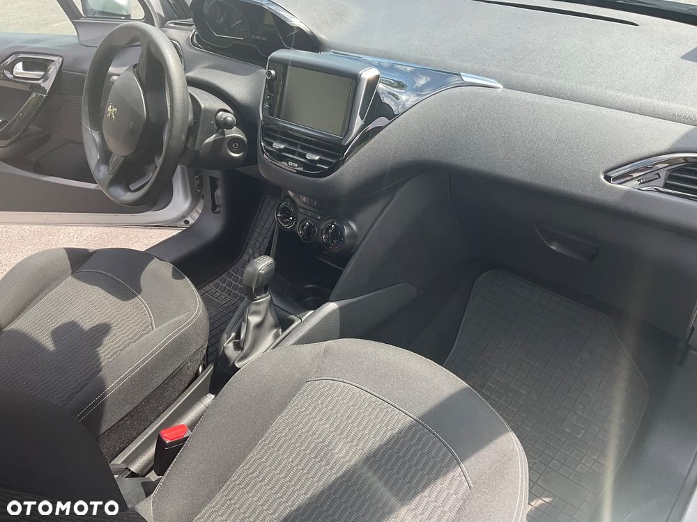 Peugeot 208 - 21