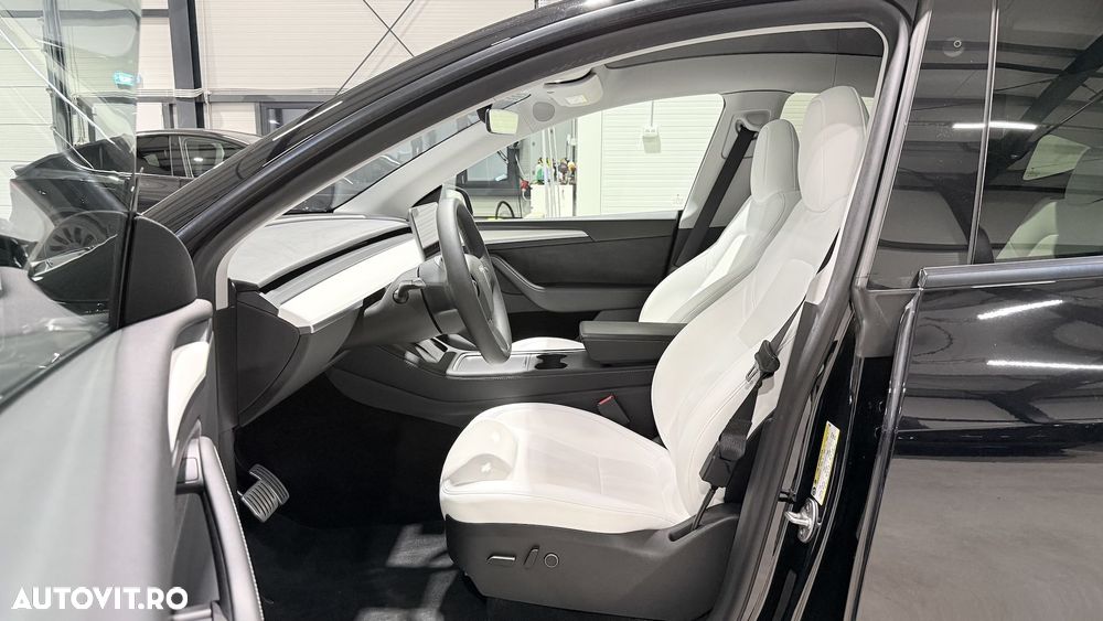 Tesla Model Y Performance Dual Motor AWD - 24