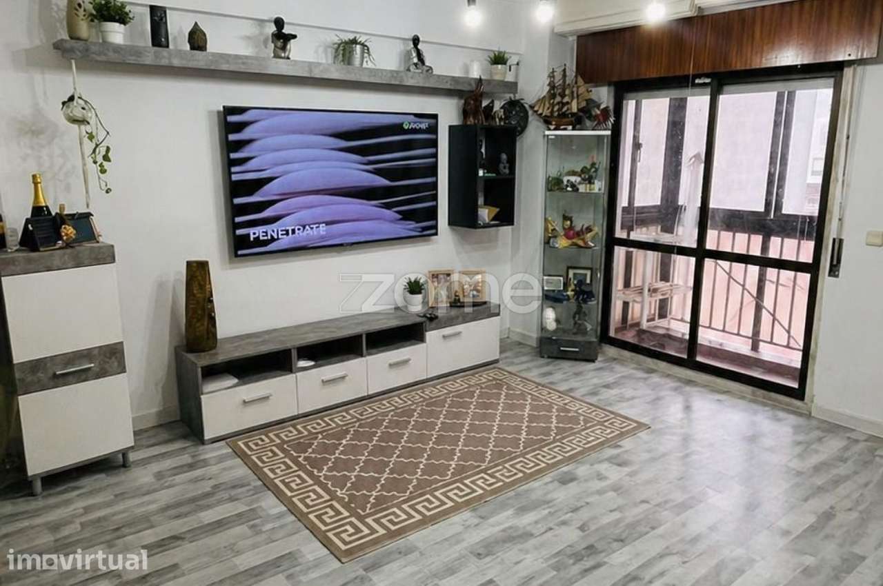 Apartamento T2+1 Renovado | Fitares – Rio de Mouro - Grande imagem: 2/16